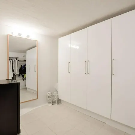 Kristel Villa *